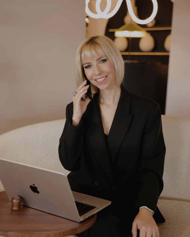 marion cozette de l'agence de communication nice cozette l'agence